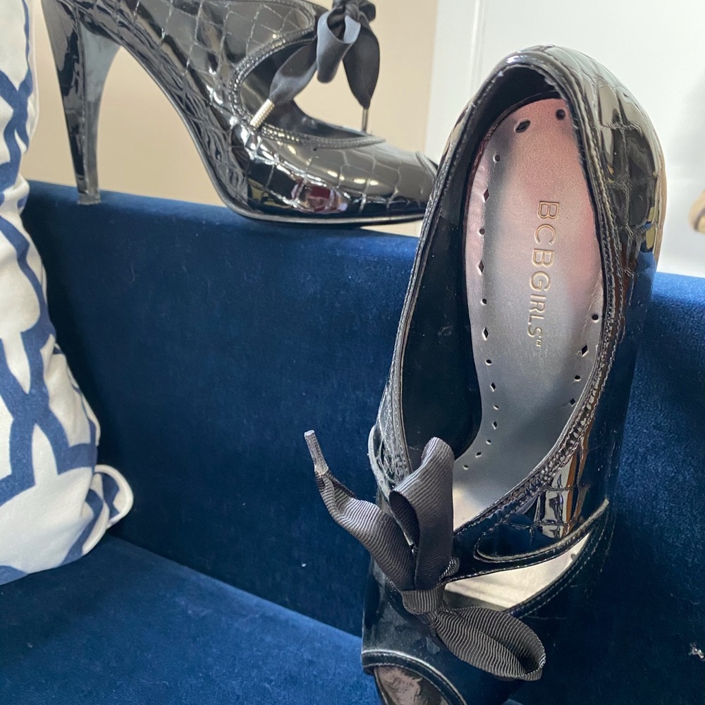 ❣️BCBGirls Heels❣️ - Picture 3 of 5